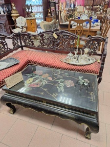 картинка Старинный журнальный столик в стиле Шинуазри салоне старинных вещей "Шебби" являющийся официальным дистрибьютором в России и Беларуси