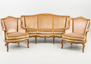 картинка Старинный комплект мягкой мебели салоне старинных вещей "Шебби" являющийся официальным дистрибьютором в России и Беларуси