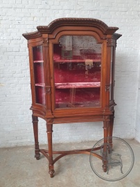 Антикварная витрина с гнутыми боковыми стеклами код. BE4165264
