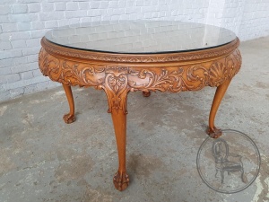 картинка Антикварный ореховый кофейный столик салоне старинных вещей "Шебби" являющийся официальным дистрибьютором в России и Беларуси