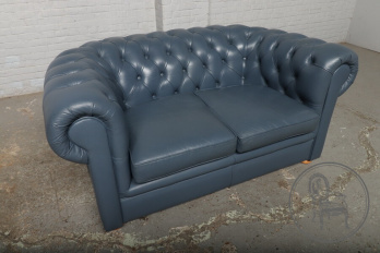 Старинный кожаный диван в стиле Честерфилд код. BE107134