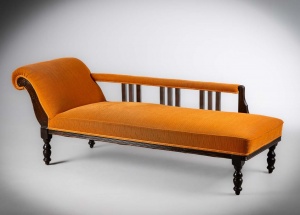 картинка Антикварное рекамье в стиле Классицизм салоне старинных вещей "Шебби" являющийся официальным дистрибьютором в России и Беларуси