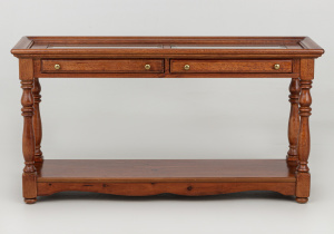 картинка Старинный комод салоне старинных вещей "Шебби" являющийся официальным дистрибьютором в России и Беларуси