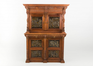 картинка Антикварный буфет салоне старинных вещей "Шебби" являющийся официальным дистрибьютором в России и Беларуси