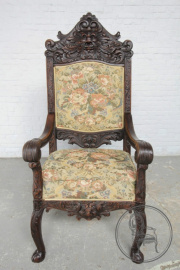 Антикварное кресло декорировано маскароном и лапами грифона на ножках код. BE5950