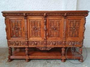 картинка Антикварный буфет с изображениями амуров и барельефами салоне старинных вещей "Шебби" являющийся официальным дистрибьютором в России и Беларуси