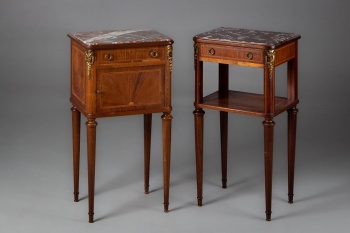 Пара антикварных тумбочек с мраморными столешницами и бронзовой отделкой код. RM4101085