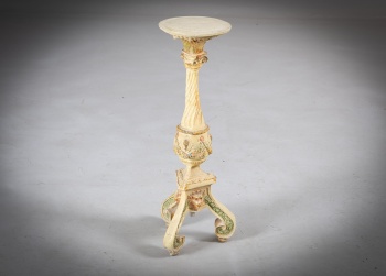 Антикварный пьедестал с основанием в виде массивного треножника с волютами код.&nbsp;RM4165723