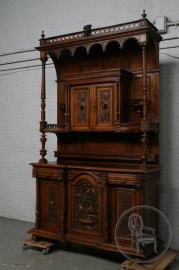 Антикварный буфет с резными филенками код. BE4096959