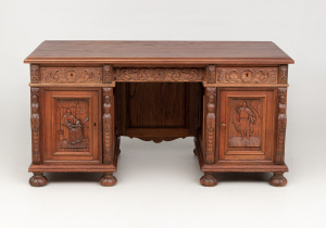 картинка Старинный письменный стол салоне старинных вещей "Шебби" являющийся официальным дистрибьютором в России и Беларуси