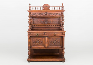 картинка Антикварный буфет салоне старинных вещей "Шебби" являющийся официальным дистрибьютором в России и Беларуси