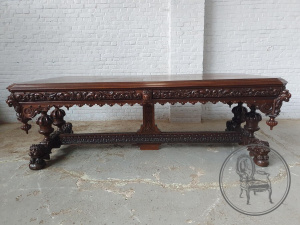 картинка Антикварный резной дубовый стол с ножками в виде львов салоне старинных вещей "Шебби" являющийся официальным дистрибьютором в России и Беларуси