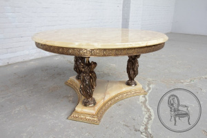 картинка Старинный кофейный столик салоне старинных вещей "Шебби" являющийся официальным дистрибьютором в России и Беларуси