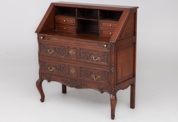 Старинный секретер с узорчатой резьбой код. RM4101011