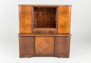 картинка Буфет салоне старинных вещей "Шебби" являющийся официальным дистрибьютором в России и Беларуси