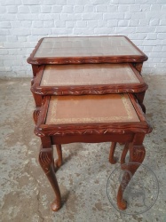 Набор старинный столиков с изящной резьбой в стиле Королевы Анны код. BE4109134