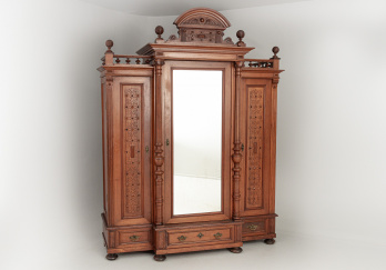 Старинный шкаф код. RM62604