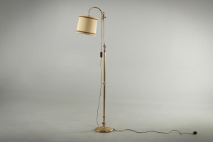 картинка Старинный торшер на латунной опоре со вставками из оникса салоне старинных вещей "Шебби" являющийся официальным дистрибьютором в России и Беларуси