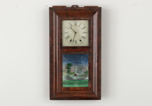 картинка Антикварные настенные часы салоне старинных вещей "Шебби" являющийся официальным дистрибьютором в России и Беларуси