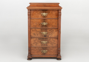 картинка Антикварный комод-бюро салоне старинных вещей "Шебби" являющийся официальным дистрибьютором в России и Беларуси