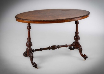 Антикварный стол из ореха с маркерти и точеныными ножками код. RM4165495