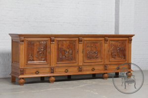 картинка Старинный комод салоне старинных вещей "Шебби" являющийся официальным дистрибьютором в России и Беларуси