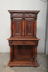 Антикварный ореховый поставец середины XIX века с резьбой на античный сюжет код. BE107145