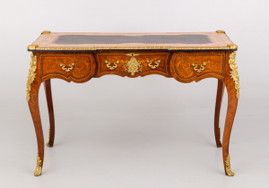 картинка Старинный письменный стол салоне старинных вещей "Шебби" являющийся официальным дистрибьютором в России и Беларуси