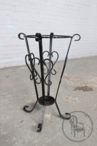 картинка Антикварная подставка для зонтов салоне старинных вещей "Шебби" являющийся официальным дистрибьютором в России и Беларуси