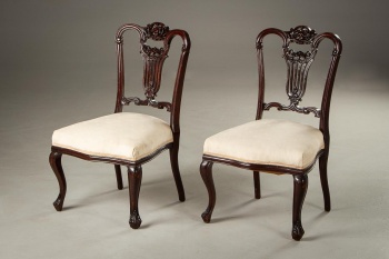 Пара антикварных стульев из красного дерева код. RM4101612