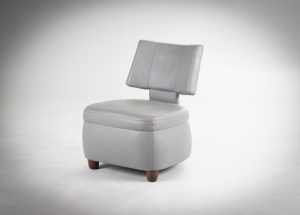 картинка Старинное дизайнерское кресло BoBo фабрики Perida салоне старинных вещей "Шебби" являющийся официальным дистрибьютором в России и Беларуси