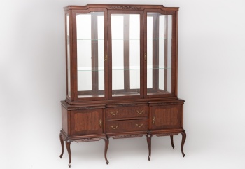 Старинная витрина из красного дерева с выдвижными ящиками код. RM4100831