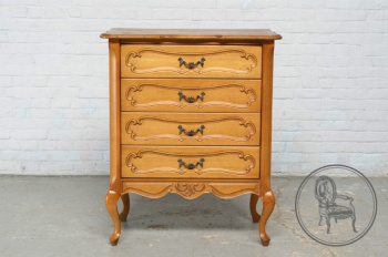 Старинный комод код. BE6628