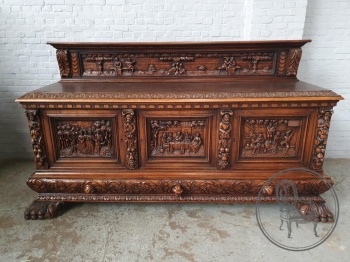 Антикварный комод с глубокой сюжетной резьбой код. BE4141740