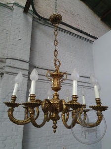 картинка Старинная люстра из литой бронзы на 10 рожков салоне старинных вещей "Шебби" являющийся официальным дистрибьютором в России и Беларуси
