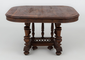 картинка Антикварный стол салоне старинных вещей "Шебби" являющийся официальным дистрибьютором в России и Беларуси