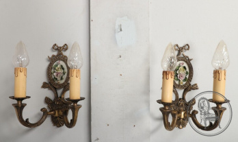 Антикварные настенные светильники (2 шт.) с фарфоровыми медальонами код. BE81372