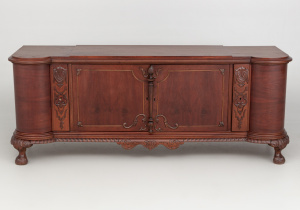 картинка Старинный комод салоне старинных вещей "Шебби" являющийся официальным дистрибьютором в России и Беларуси