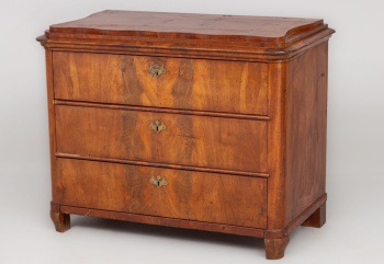 Старинный комод из красного дерева с тремя выдвижными ящиками код.&nbsp;RM4101242