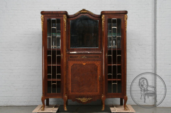 Антикварная витрина с бронзовыми элементами код. BE106939