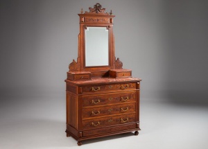 картинка Старинный комод с зеркалом в резной раме и выдвижными ящиками с декоративными металлическими ручками салоне старинных вещей "Шебби" являющийся официальным дистрибьютором в России и Беларуси