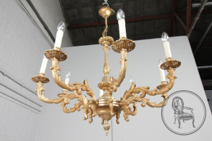 картинка Антикварная люстра салоне старинных вещей "Шебби" являющийся официальным дистрибьютором в России и Беларуси