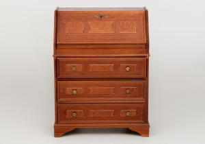 картинка Старинный секретер из красного дерева салоне старинных вещей "Шебби" являющийся официальным дистрибьютором в России и Беларуси