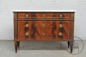 Антикварный комод код. BE6097