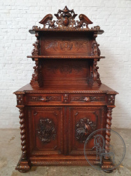 Антикварный низкий буфет в охотничьем стиле код. BE107434