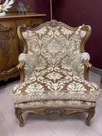 Старинное кресло с резным каркасом код. FN2