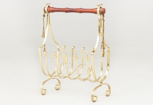 картинка Старинная газетница из красного дерева и латуни салоне старинных вещей "Шебби" являющийся официальным дистрибьютором в России и Беларуси