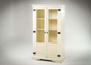 картинка Старинный шкаф с застекленными дверцами, декорированный наружными мебельными петлями салоне старинных вещей "Шебби" являющийся официальным дистрибьютором в России и Беларуси