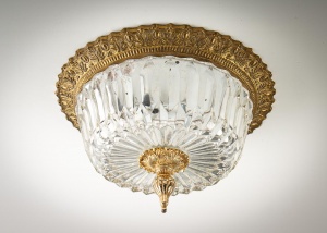 картинка Старинная потолочная люстра в стиле Ампир с каркасом из латуни салоне старинных вещей "Шебби" являющийся официальным дистрибьютором в России и Беларуси