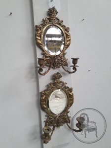 картинка Антикварные зеркала (пара) в бронзовой раме с подсвечниками салоне старинных вещей "Шебби" являющийся официальным дистрибьютором в России и Беларуси